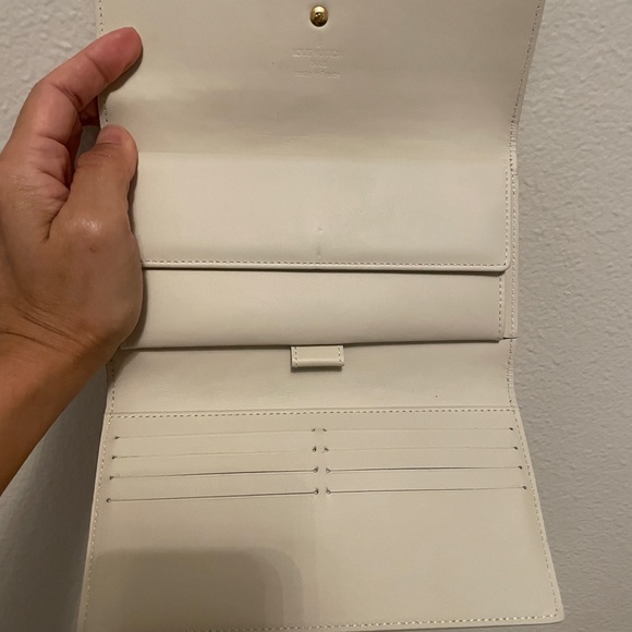 Authentic Louis Vuitton Pearl Vernis Wallet - Picture 3 of 5